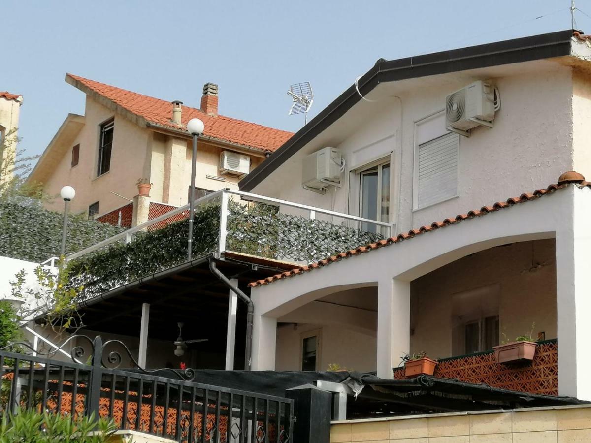 Villetta Sul Mare In Residence บรูโกลี ภายนอก รูปภาพ